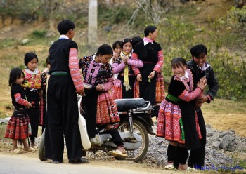 Tư vấn ăn tết với người Mông năm 2011