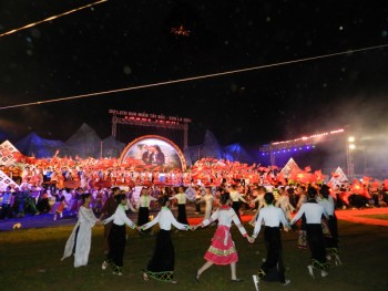 Khai mạc Chương trình du lịch “Qua miền Tây Bắc – Sơn La 2011: Lung linh sắc mầu Tây Bắc