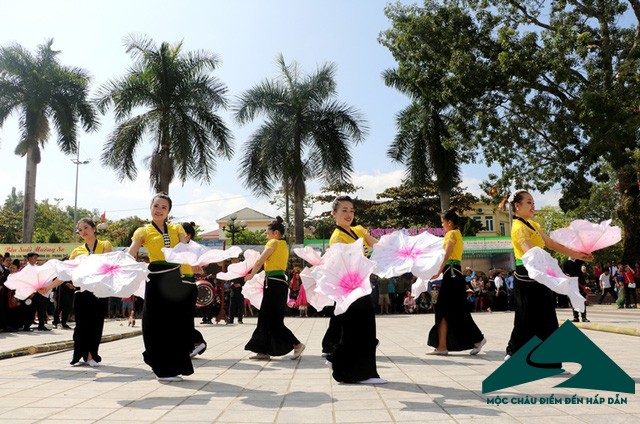 xòe thái mộc châu (1)